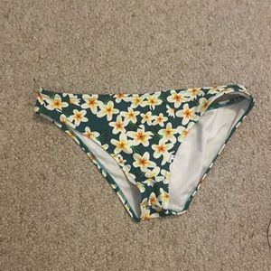 Aerie green bikini bottoms with floral pattern size medium